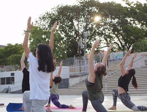 100 hour yoga teacher training in Rishikesh