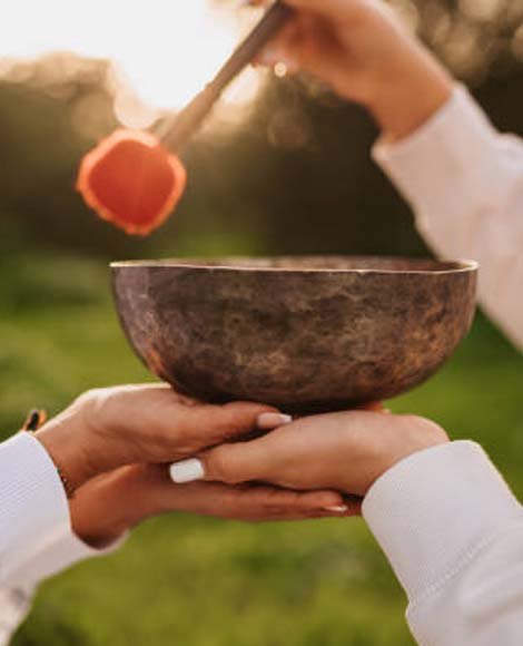 Evening sound bath during sound healing training in Rishikesh