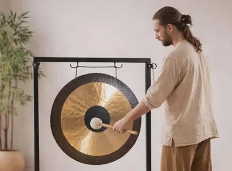 Gong and sound bath session during the sound healing course in Rishikesh